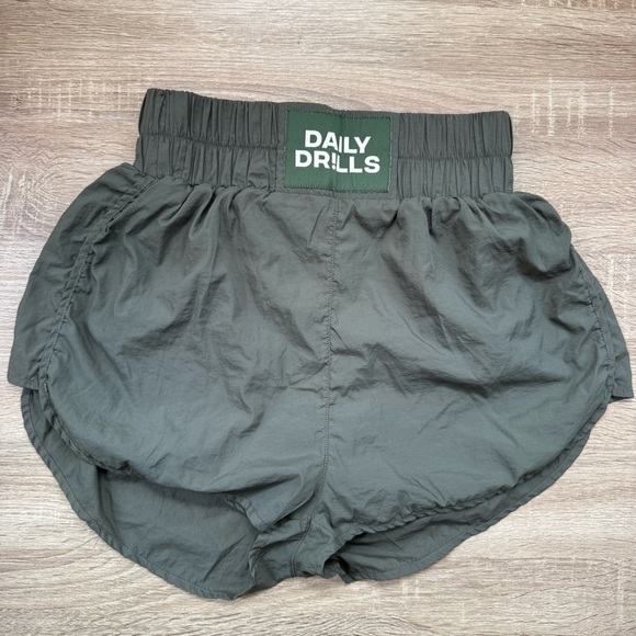Daily Drills Bounce Set Bubble Crop Top Shorts Athletic Nylon in Green Medium - Picture 9 of 13